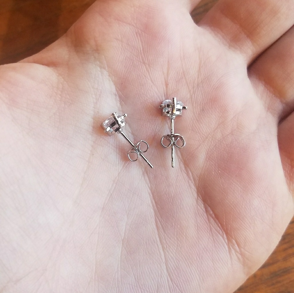 NWOT Sterling Cubic Zircona Cat Studs - Picture 8 of 8